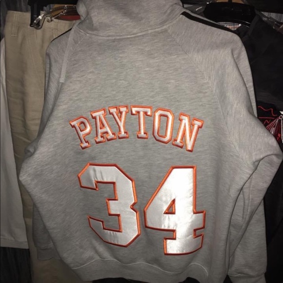 Clothes - Picture 4 of 16